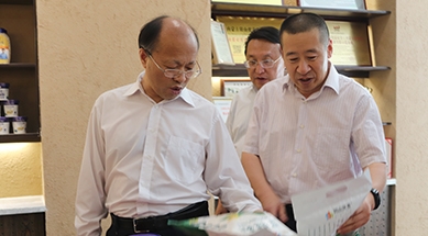 內(nèi)蒙古自治區(qū)政協(xié)黨組書(shū)記、主席李秀領(lǐng)考察、調(diào)研我公司